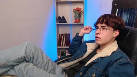 Snapshot of jeam_hot chatting on September 9, 9:35 pm jeam_hot online show from September 9, 9:35 pm