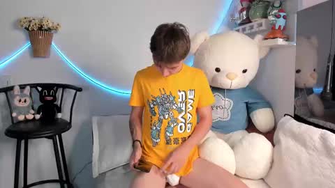 jero independent model online show from March 18, 12:13 am