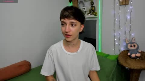 jero independent model online show from December 18, 1:23 am