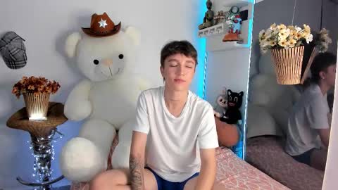 jero independent model online show from March 6, 8:33 am