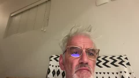 jewlronny online show from April 15, 5:02 pm