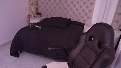 jhoanleandro online show from March 25, 6:28 am