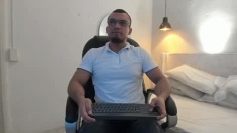 johan online show from April 7, 7:25 pm