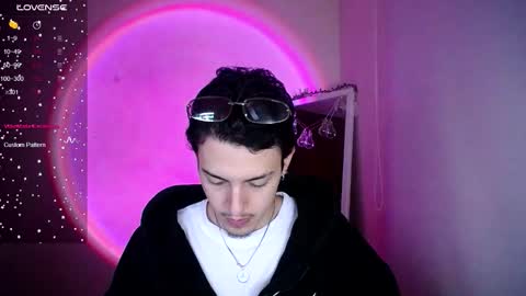 johan_parker222 online show from February 4, 3:01 am