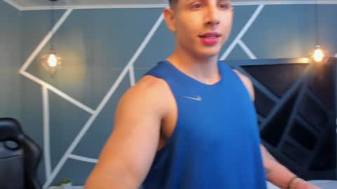 Johan Williams online show from December 18, 8:57 pm