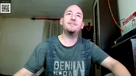 Snapshot of johanbarker chatting on December 13, 7:48 am Johan online show from December 13, 7:48 am