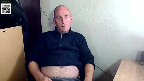 Snapshot of johanbarker chatting on December 3, 4:50 pm Johan online show from December 3, 4:50 pm