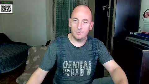Snapshot of johanbarker chatting on December 6, 3:33 pm Johan online show from December 6, 3:33 pm