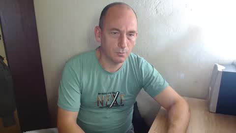 Snapshot of johanbarker chatting on October 6, 10:42 am Johan online show from October 6, 10:42 am