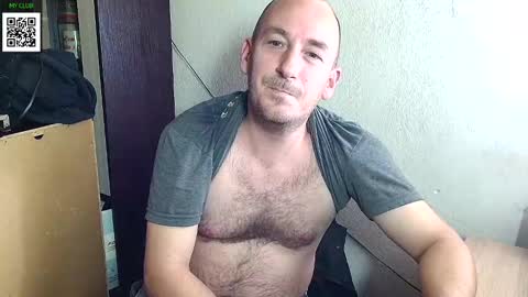 Snapshot of johanbarker chatting on December 10, 5:22 pm Johan online show from December 10, 5:22 pm