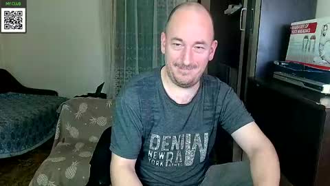 Snapshot of johanbarker chatting on February 19, 11:17 am Johan online show from February 19, 11:17 am