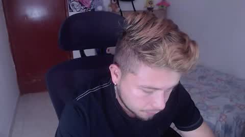 JOHAN independient model online show from December 5, 4:03 pm