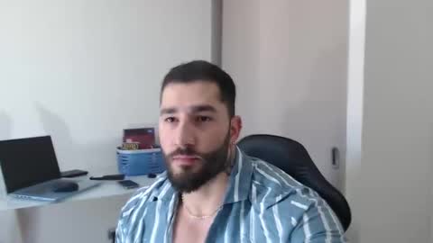 Snapshot of johnklleyn chatting on February 27, 6:31 pm john online show from February 27, 6:31 pm