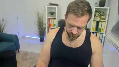 johnnydough82 online show from December 2, 9:23 am