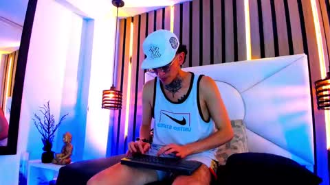 Snapshot of johnsonisaac94_ chatting on October 15, 3:03 am johnsonisaac94  online show from October 15, 3:03 am