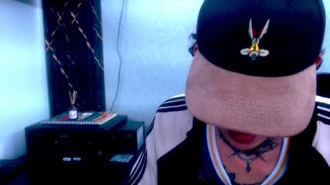 Snapshot of johnsonisaac94_ chatting on February 15, 4:36 am johnsonisaac94  online show from February 15, 4:36 am