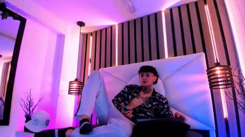 Snapshot of johnsonisaac94_ chatting on September 17, 1:28 am johnsonisaac94  online show from September 17, 1:28 am