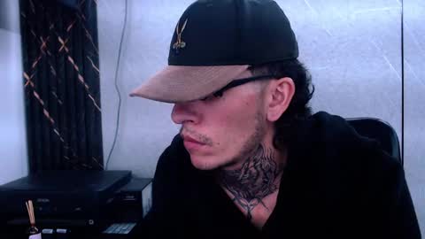 Snapshot of johnsonisaac94_ chatting on February 14, 4:15 am johnsonisaac94  online show from February 14, 4:15 am