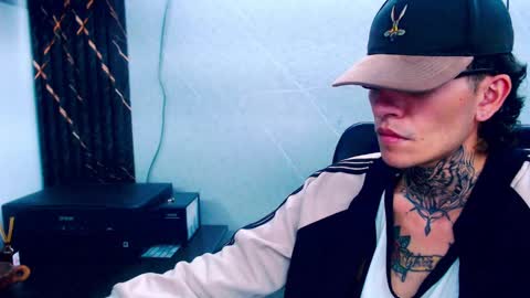 Snapshot of johnsonisaac94_ chatting on February 24, 4:38 am johnsonisaac94  online show from February 24, 4:38 am