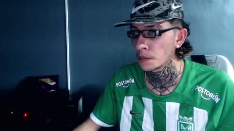 Snapshot of johnsonisaac94_ chatting on December 13, 7:26 am johnsonisaac94  online show from December 13, 7:26 am