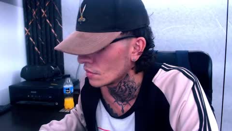 Snapshot of johnsonisaac94_ chatting on February 9, 5:29 am johnsonisaac94  online show from February 9, 5:29 am