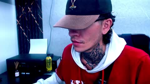 Snapshot of johnsonisaac94_ chatting on February 20, 5:23 am johnsonisaac94  online show from February 20, 5:23 am