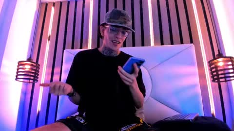 Snapshot of johnsonisaac94_ chatting on September 18, 2:02 am johnsonisaac94  online show from September 18, 2:02 am