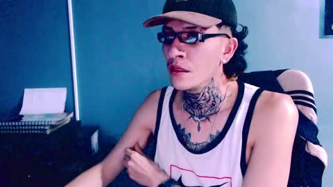 Snapshot of johnsonisaac94_ chatting on December 22, 5:01 am johnsonisaac94  online show from December 22, 5:01 am