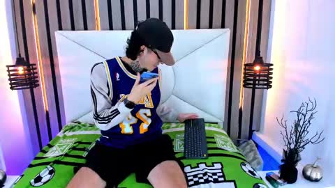 Snapshot of johnsonisaac94_ chatting on March 5, 2:14 am johnsonisaac94  online show from March 5, 2:14 am