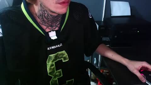 Snapshot of johnsonisaac94_ chatting on December 5, 6:43 am johnsonisaac94  online show from December 5, 6:43 am