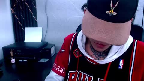 Snapshot of johnsonisaac94_ chatting on February 16, 4:42 am johnsonisaac94  online show from February 16, 4:42 am