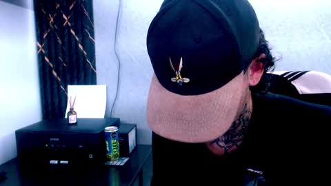 Snapshot of johnsonisaac94_ chatting on February 19, 4:44 am johnsonisaac94  online show from February 19, 4:44 am