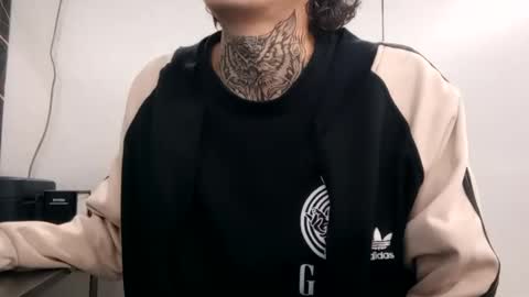 Snapshot of johnsonisaac94_ chatting on March 1, 4:04 am johnsonisaac94  online show from March 1, 4:04 am