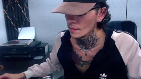 Snapshot of johnsonisaac94_ chatting on February 4, 5:31 am johnsonisaac94  online show from February 4, 5:31 am