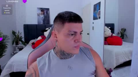 Snapshot of johny_multicum chatting on October 8, 11:53 pm Johny online show from October 8, 11:53 pm