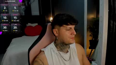 Snapshot of johny_multicum chatting on September 11, 1:37 am Johny online show from September 11, 1:37 am