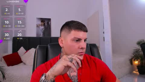 Snapshot of johny_multicum chatting on October 27, 6:43 pm Johny online show from October 27, 6:43 pm