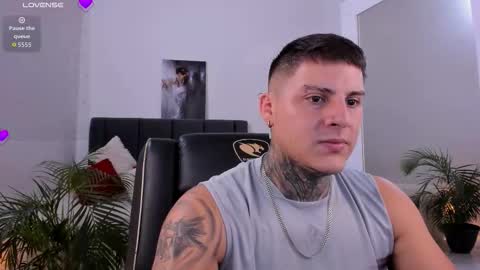 Snapshot of johny_multicum chatting on October 29, 6:33 pm Johny online show from October 29, 6:33 pm