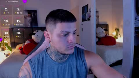 Snapshot of johny_multicum chatting on October 7, 9:52 pm Johny online show from October 7, 9:52 pm