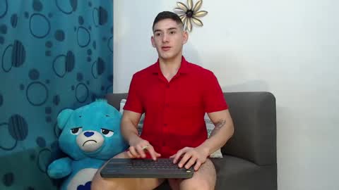 jonathancast08 online show from December 14, 1:06 pm