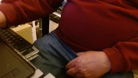 Snapshot of joncpics chatting on December 18, 12:43 am joncpics online show from December 18, 12:43 am