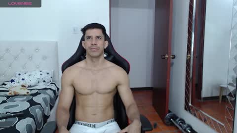 jose_rumbero91 online show from February 10, 11:57 am