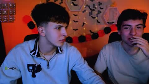 joseph_bear_ online show from November 1, 7:51 pm