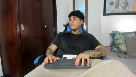 juan_alvarez18 online show from November 14, 12:03 am