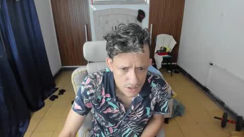 juan_and_luke online show from April 19, 11:31 am