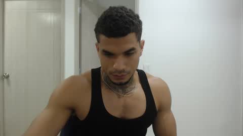 Snapshot of juan_gomez_1 chatting on February 6, 11:21 am juan_gomez_1 online show from February 6, 11:21 am