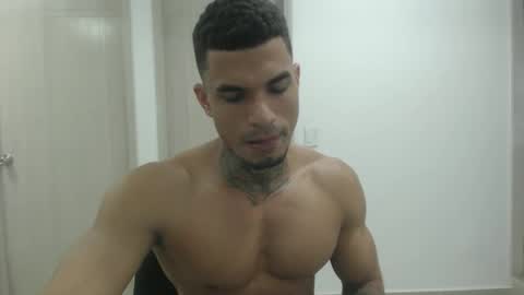 Snapshot of juan_gomez_1 chatting on December 16, 10:50 am juan_gomez_1 online show from December 16, 10:50 am