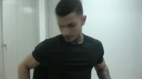 Snapshot of juan_gomez_1 chatting on December 18, 10:02 pm juan_gomez_1 online show from December 18, 10:02 pm