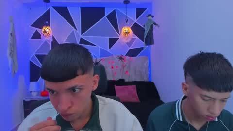 Snapshot of juan_nd_steven chatting on October 17, 11:20 pm JuanSteven online show from October 17, 11:20 pm
