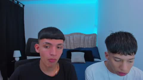Snapshot of juan_nd_steven chatting on October 7, 4:27 am JuanSteven online show from October 7, 4:27 am